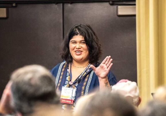 Valeria de Jesús Casas speaking to attendees.